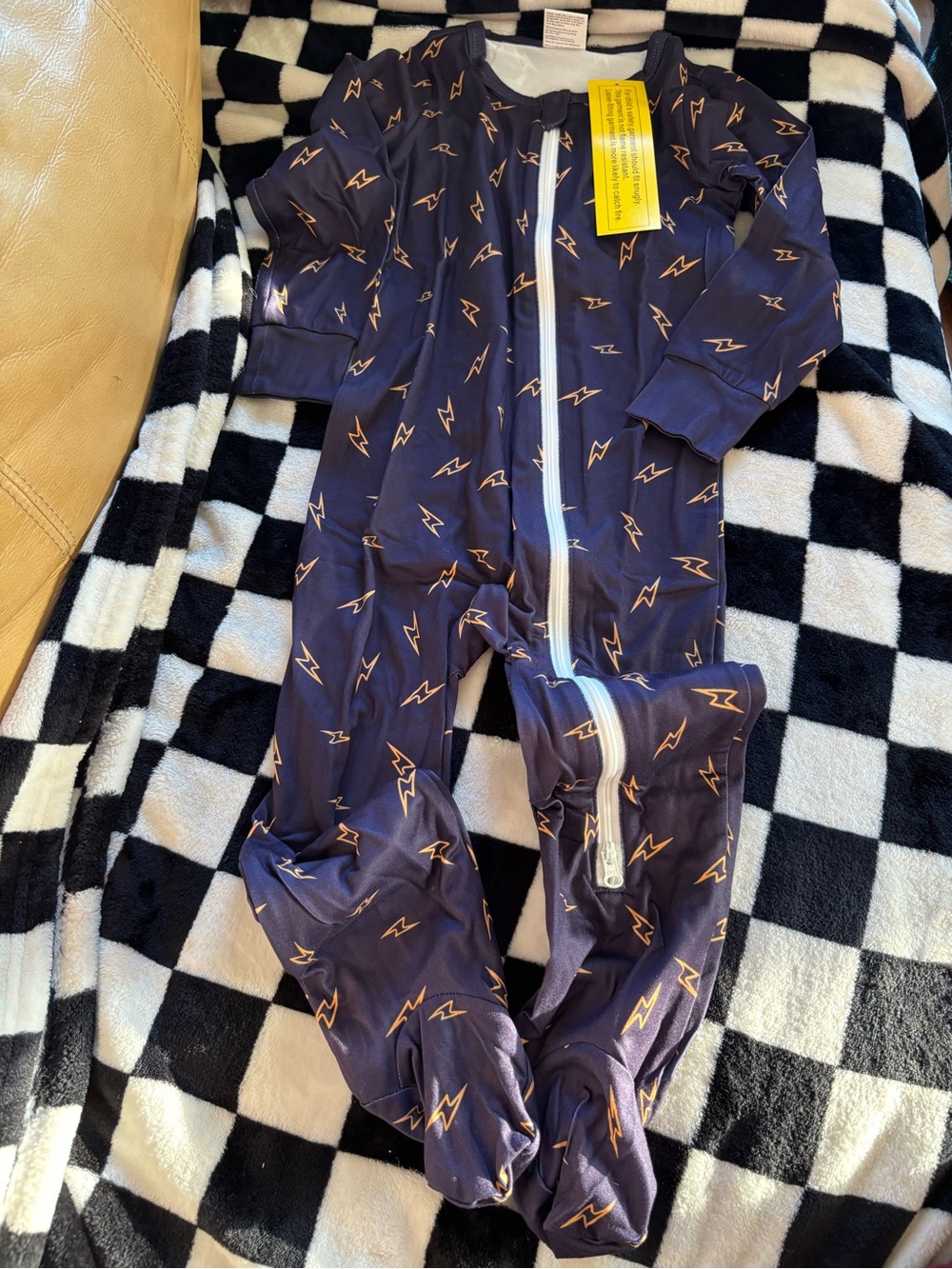 Nwt 2T-3T sleeper navy with lightening bolts